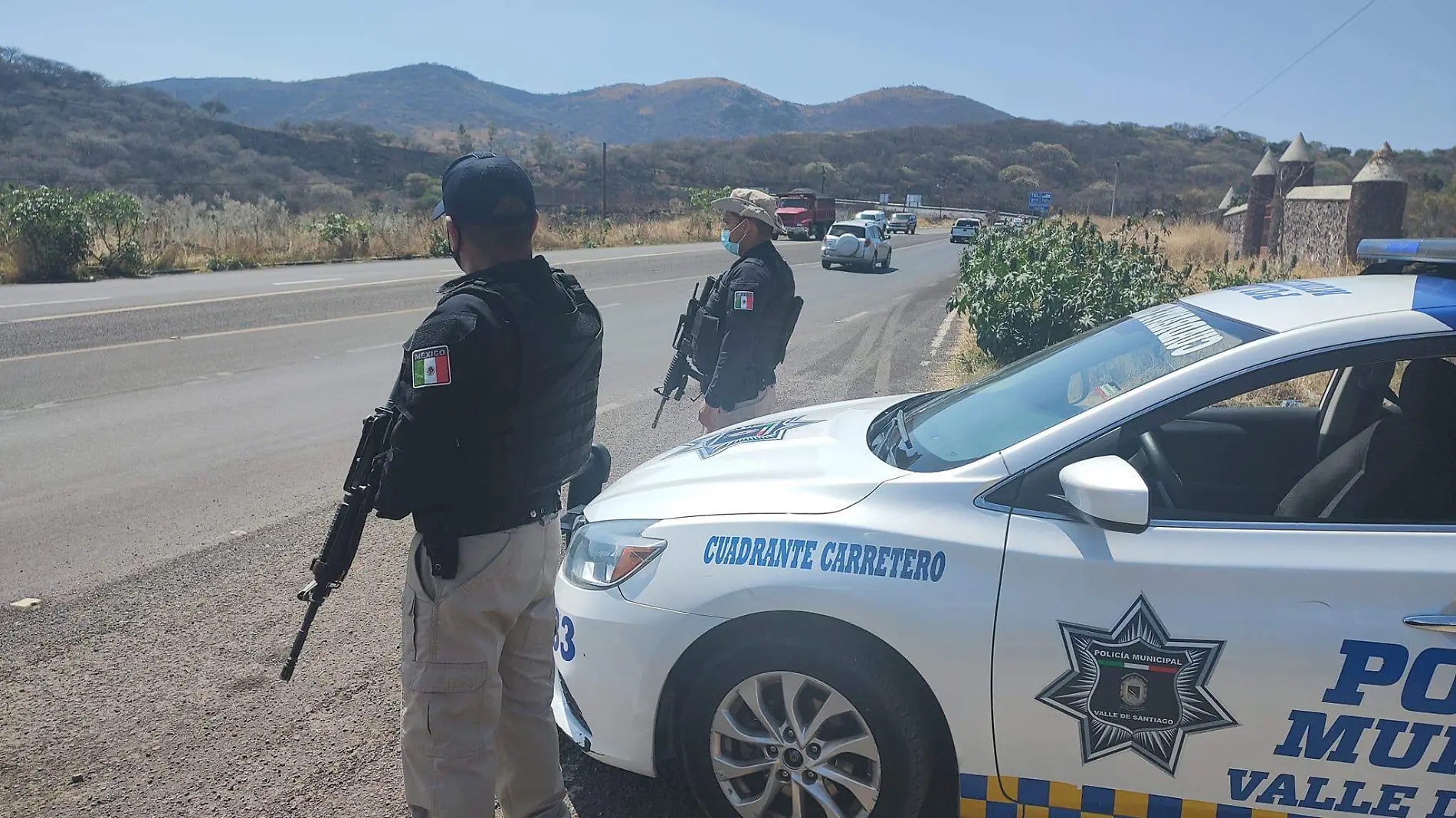 policia de Valle en carretera